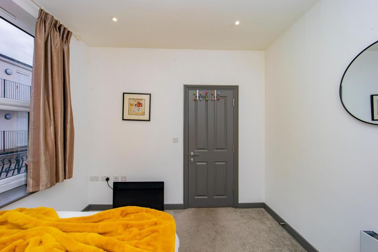Special Offer 3 Bedroom Flat Bn32osm18 *