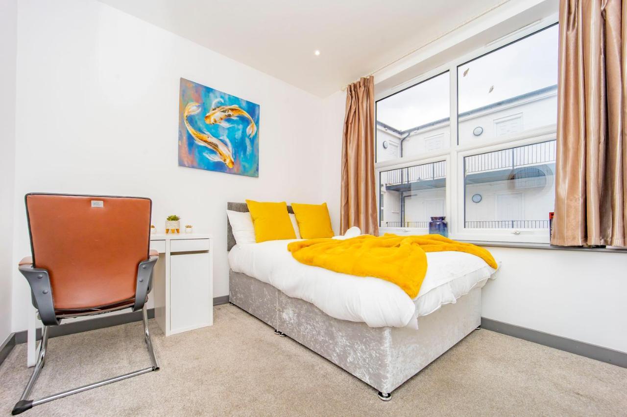 Special Offer 3 Bedroom Flat Bn32osm18 *