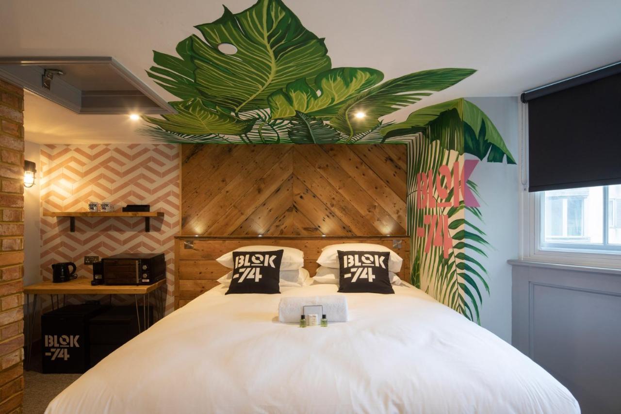 Blok-74 Hotel Brighton