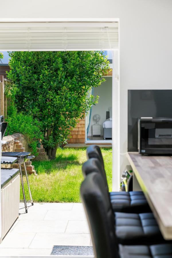 Newly Renovated 2 Bedroom With Garden