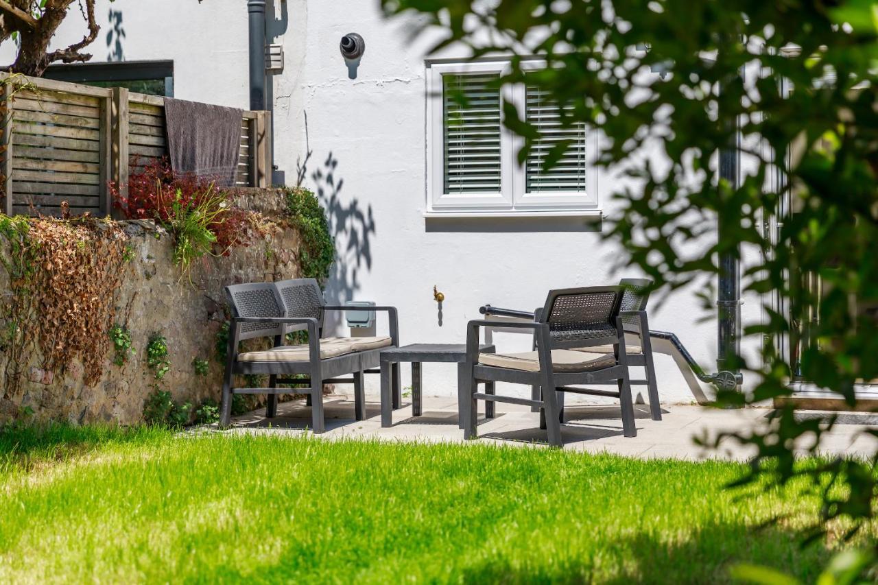 Newly Renovated 2 Bedroom With Garden *