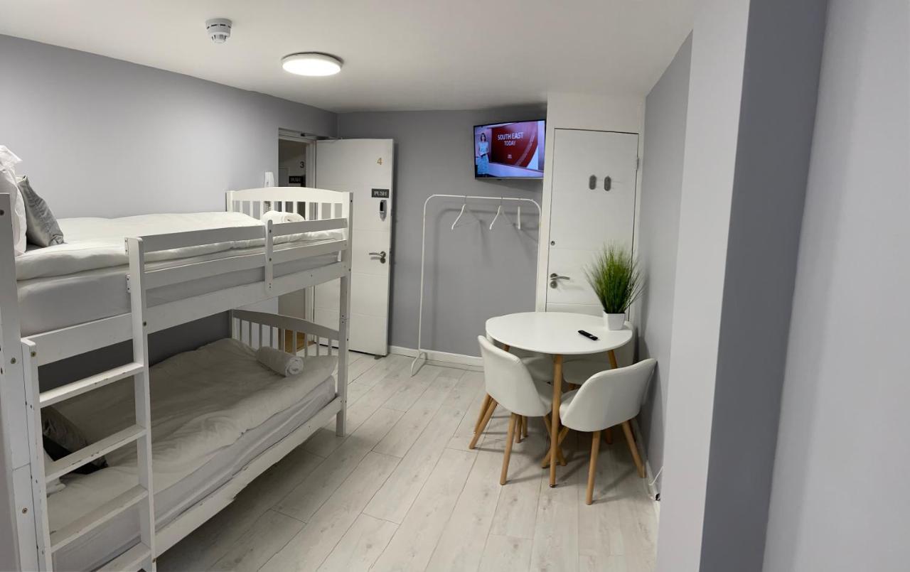 Bond Apartment *