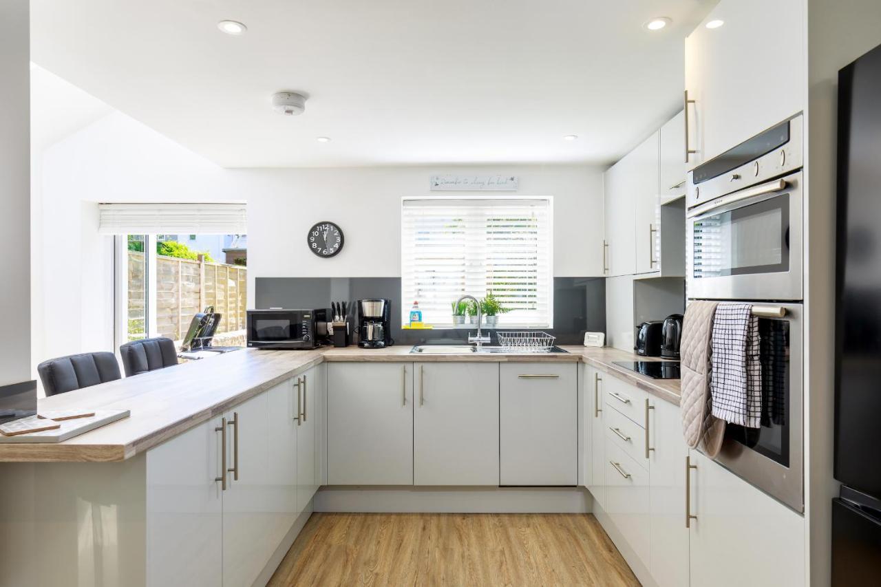 Newly Renovated 2 Bedroom With Garden Apartment