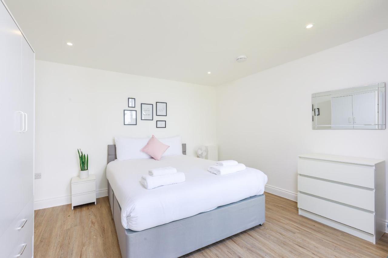 Newly Renovated 2 Bedroom With Garden *
