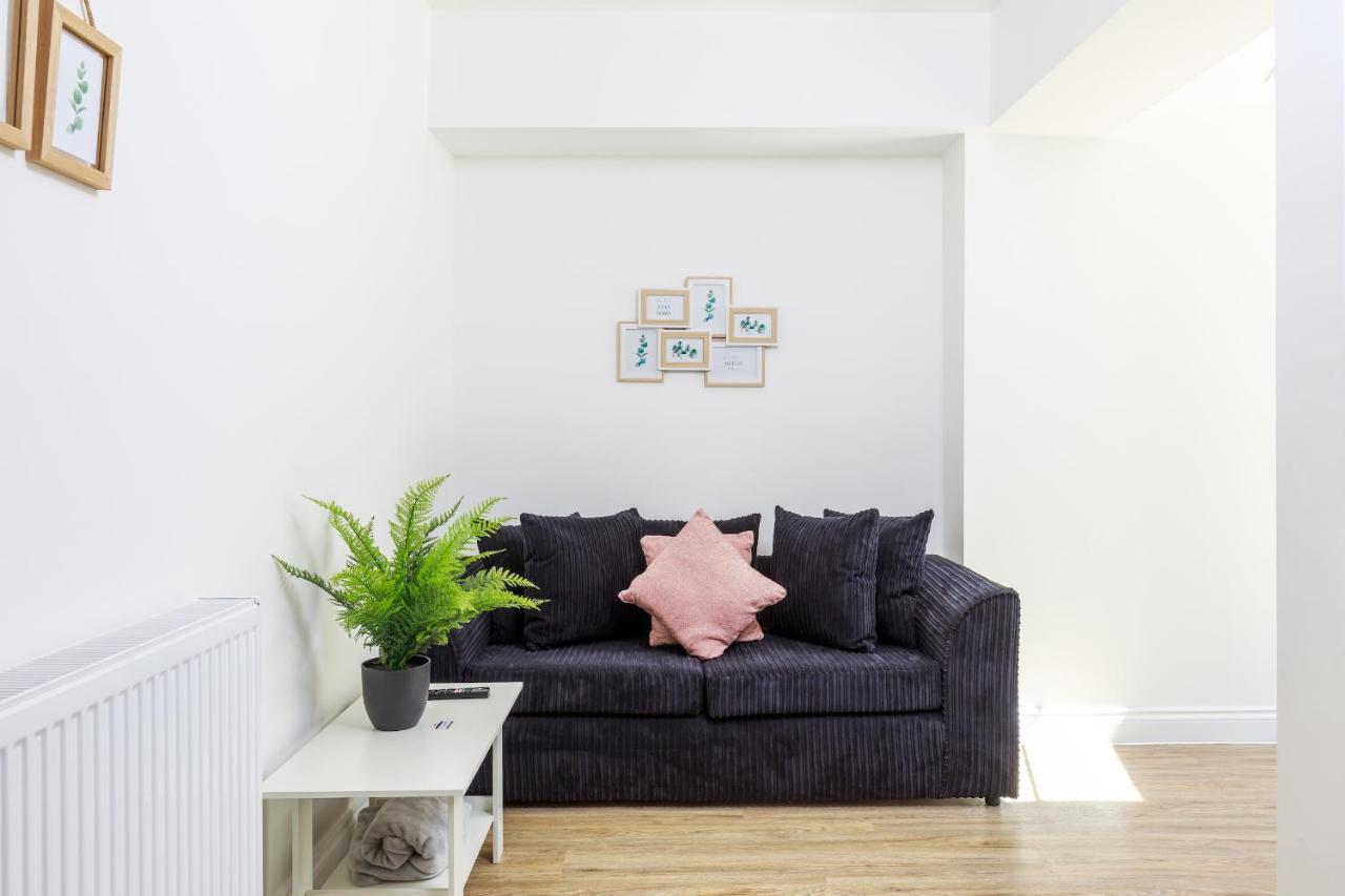 Apartment Newly Renovated 2 Bedroom With Garden *