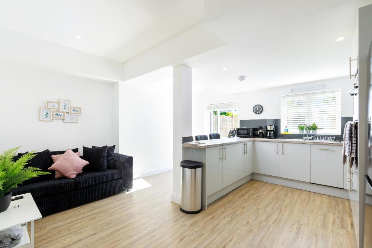 Newly Renovated 2 Bedroom With Garden