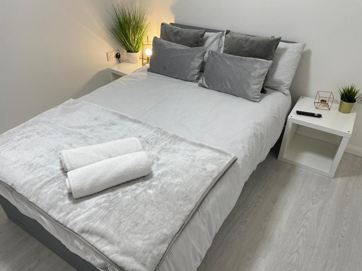 Bond Apartment