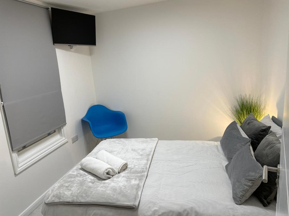 Bond Apartment *
