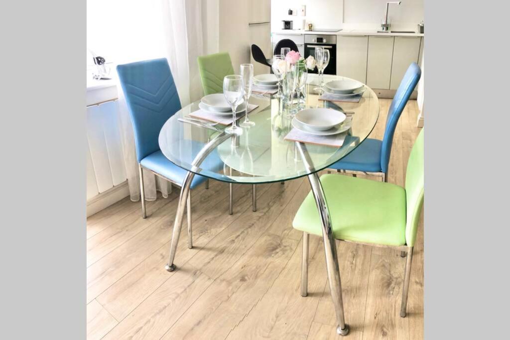 Luxury 2-bed In Central Apartment