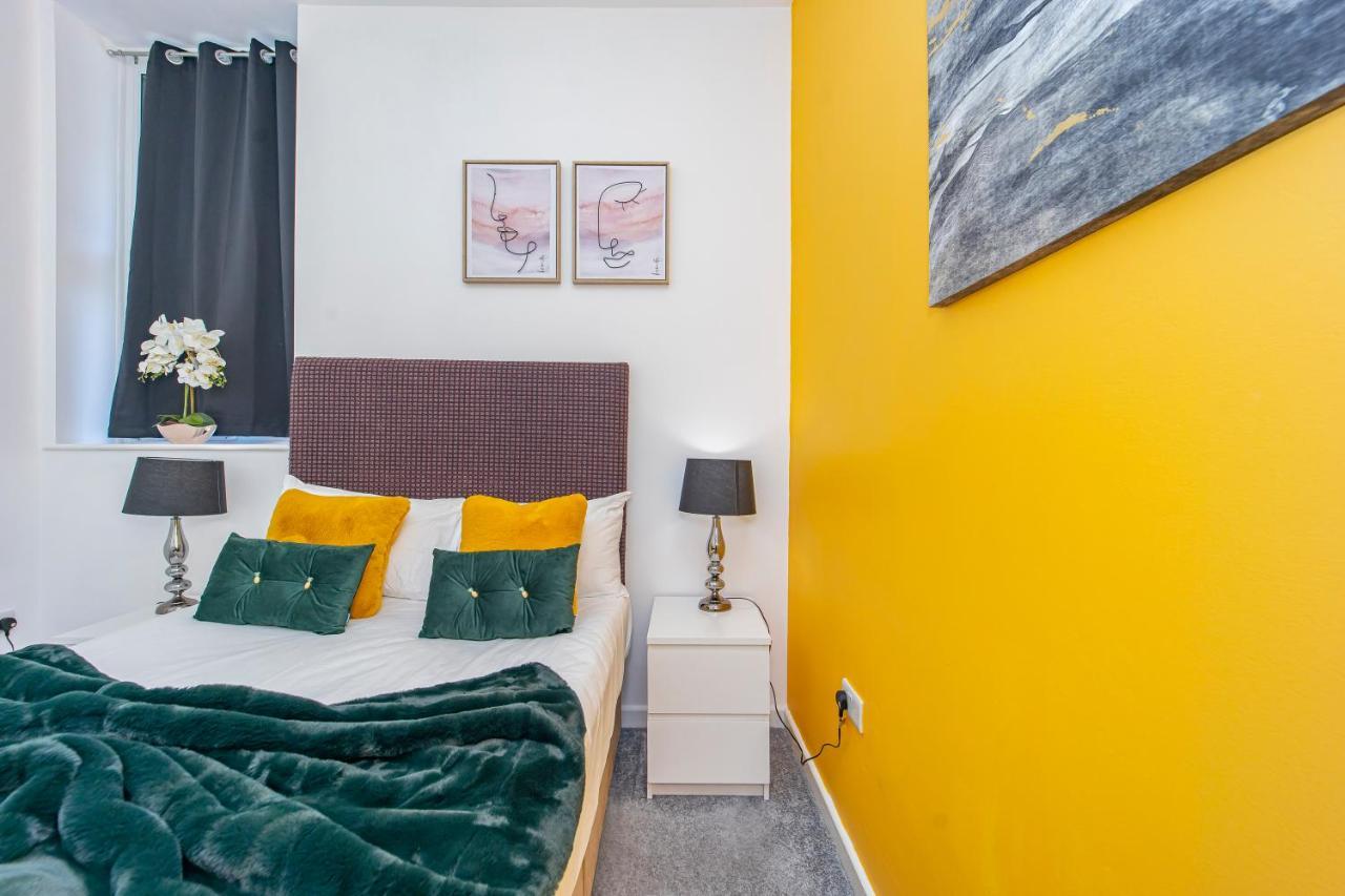 Spacious One Bedroom Flat Close To Station