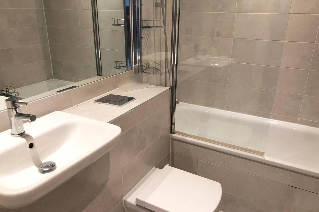 Luxury 2-bed In Central *