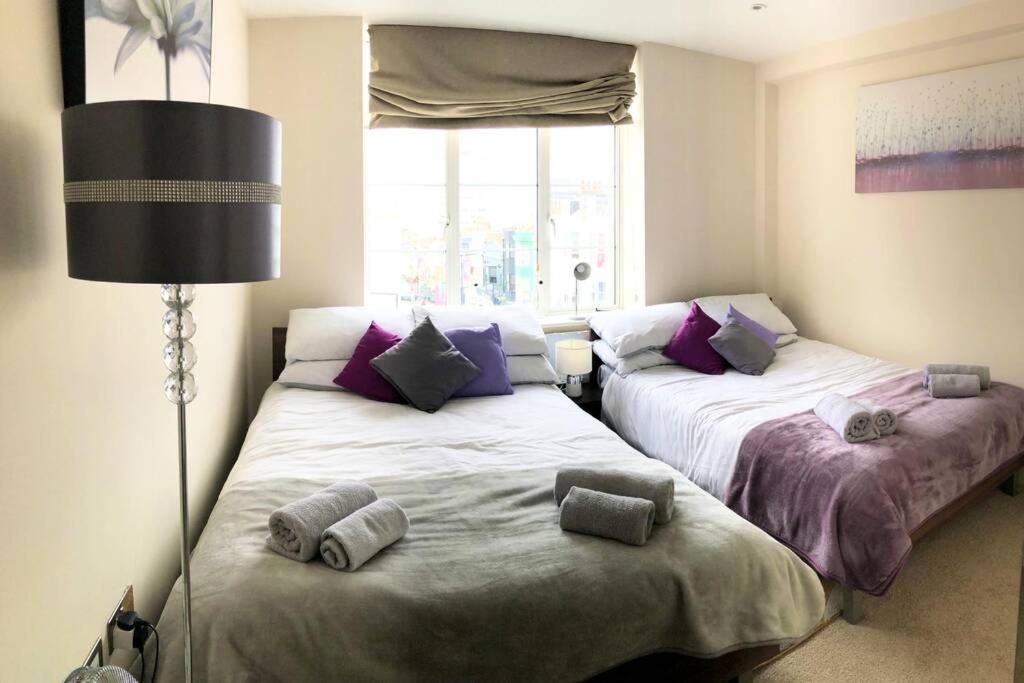 Luxury 2-bed In Central Apartment