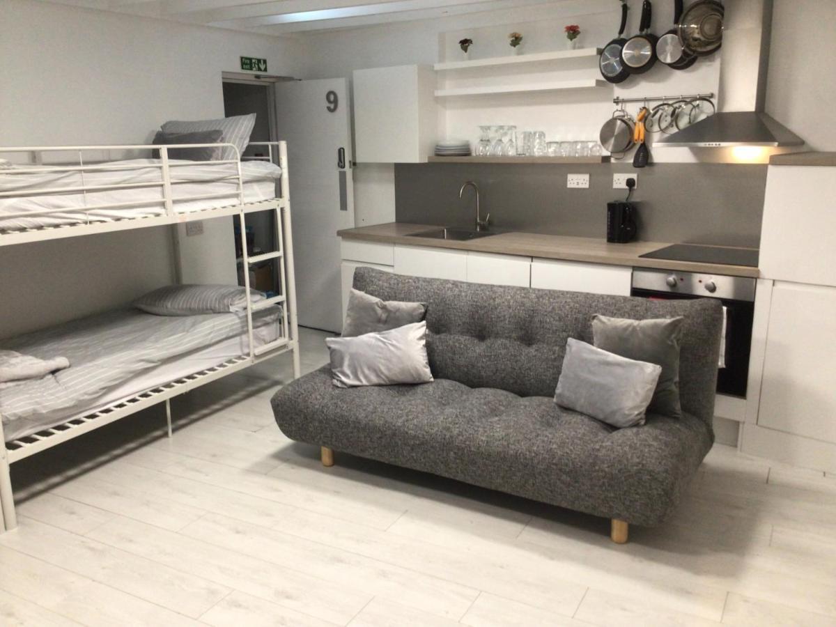 Bond Apartment *