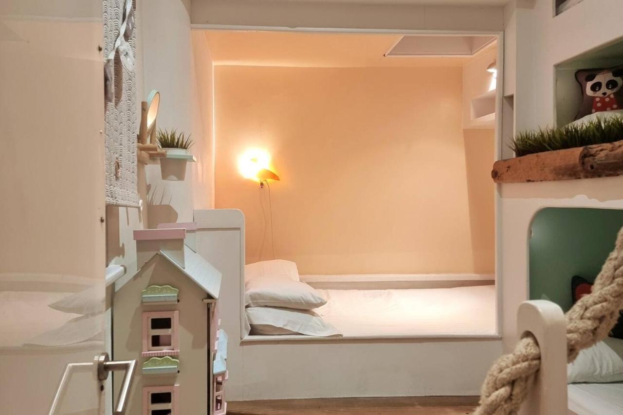 Quirky Seaside Family Walk To The Waves! Holiday home *