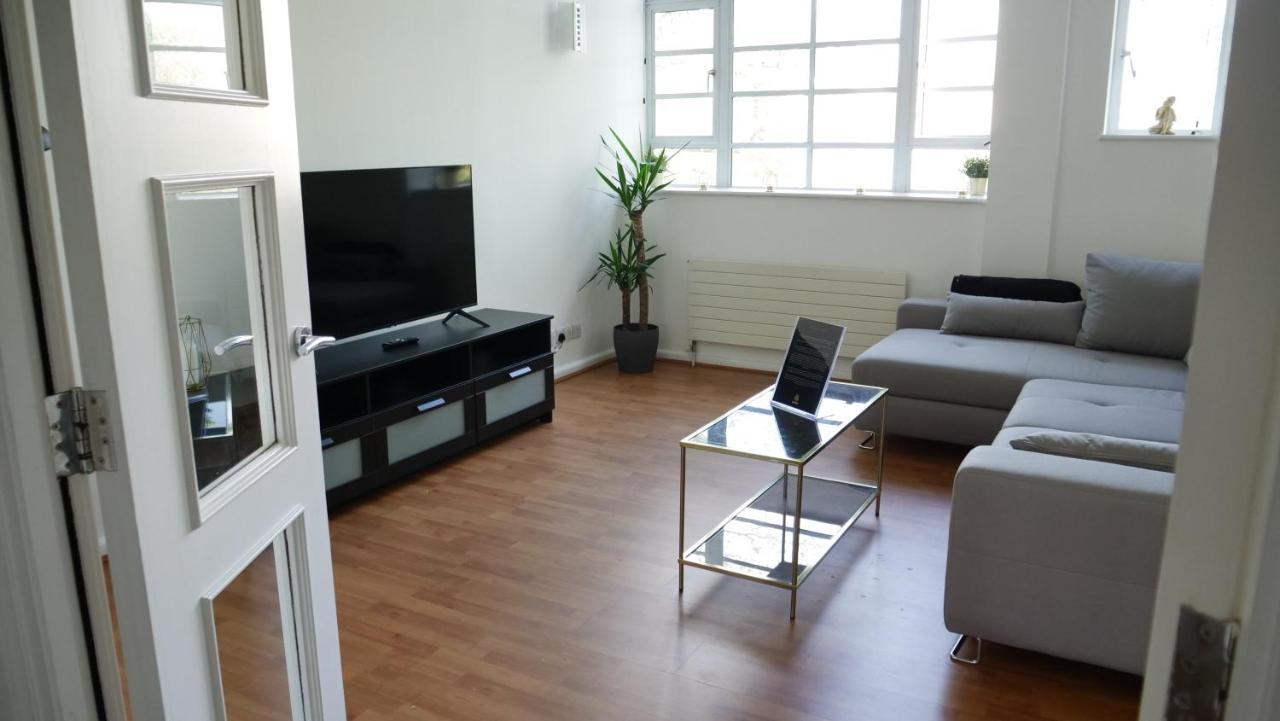 Premium Apartment, Amazing Location Apartment