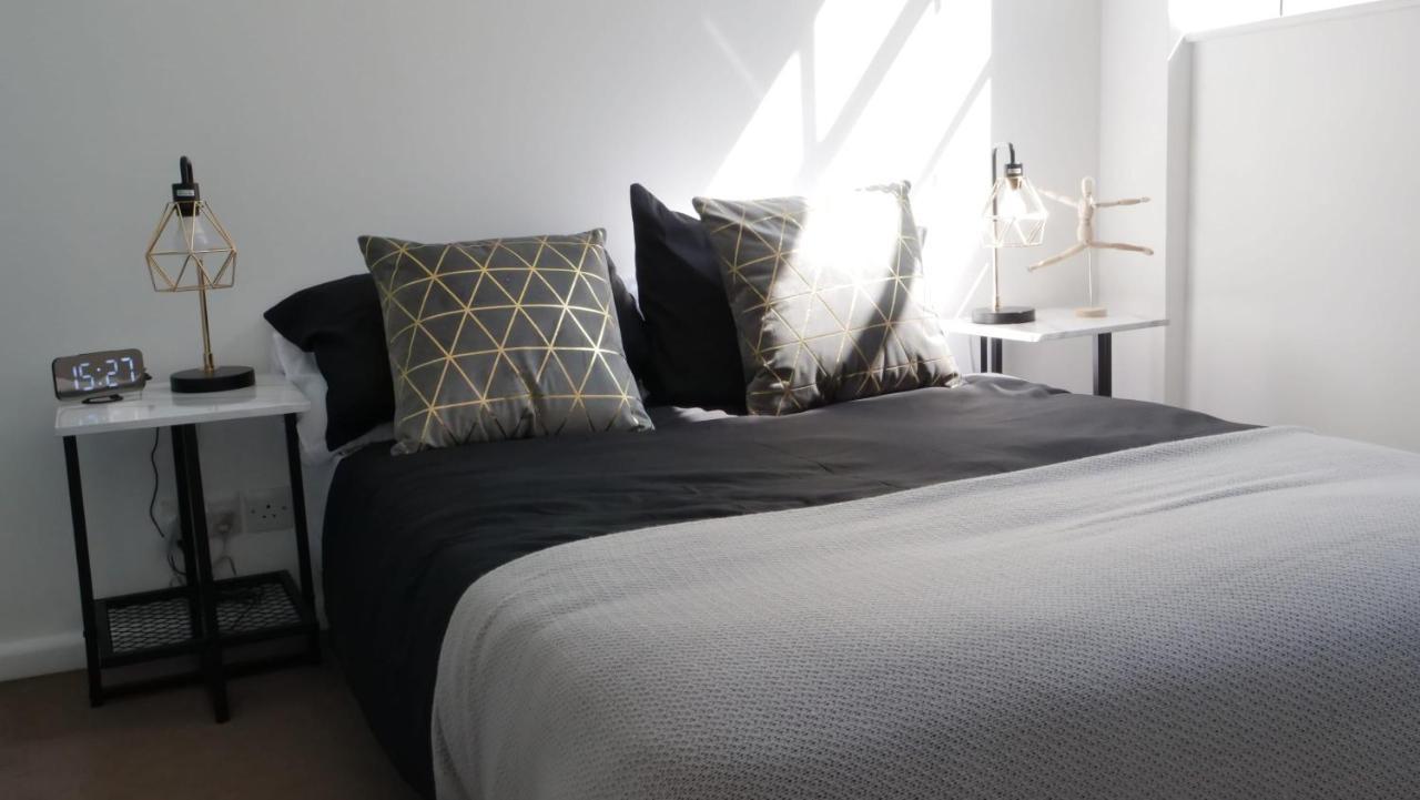 Premium Apartment, Amazing Location Apartment