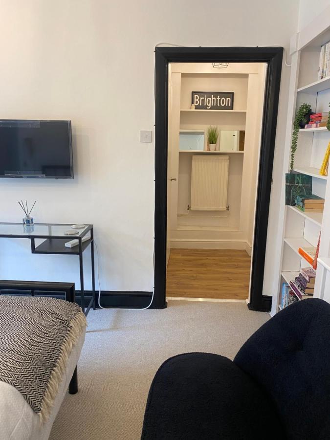 Apartment Stylish Basement Studio, With Outdoor Space