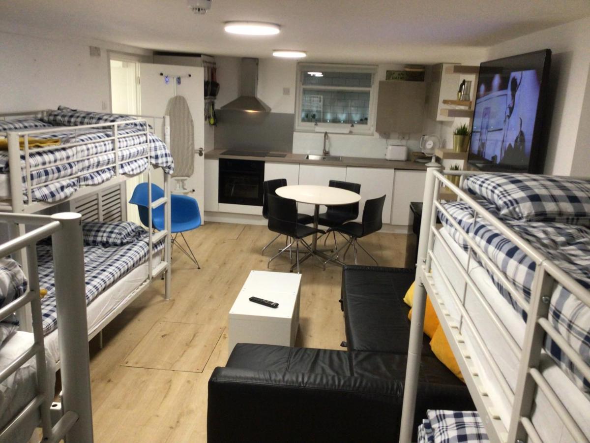 Bond Apartment *