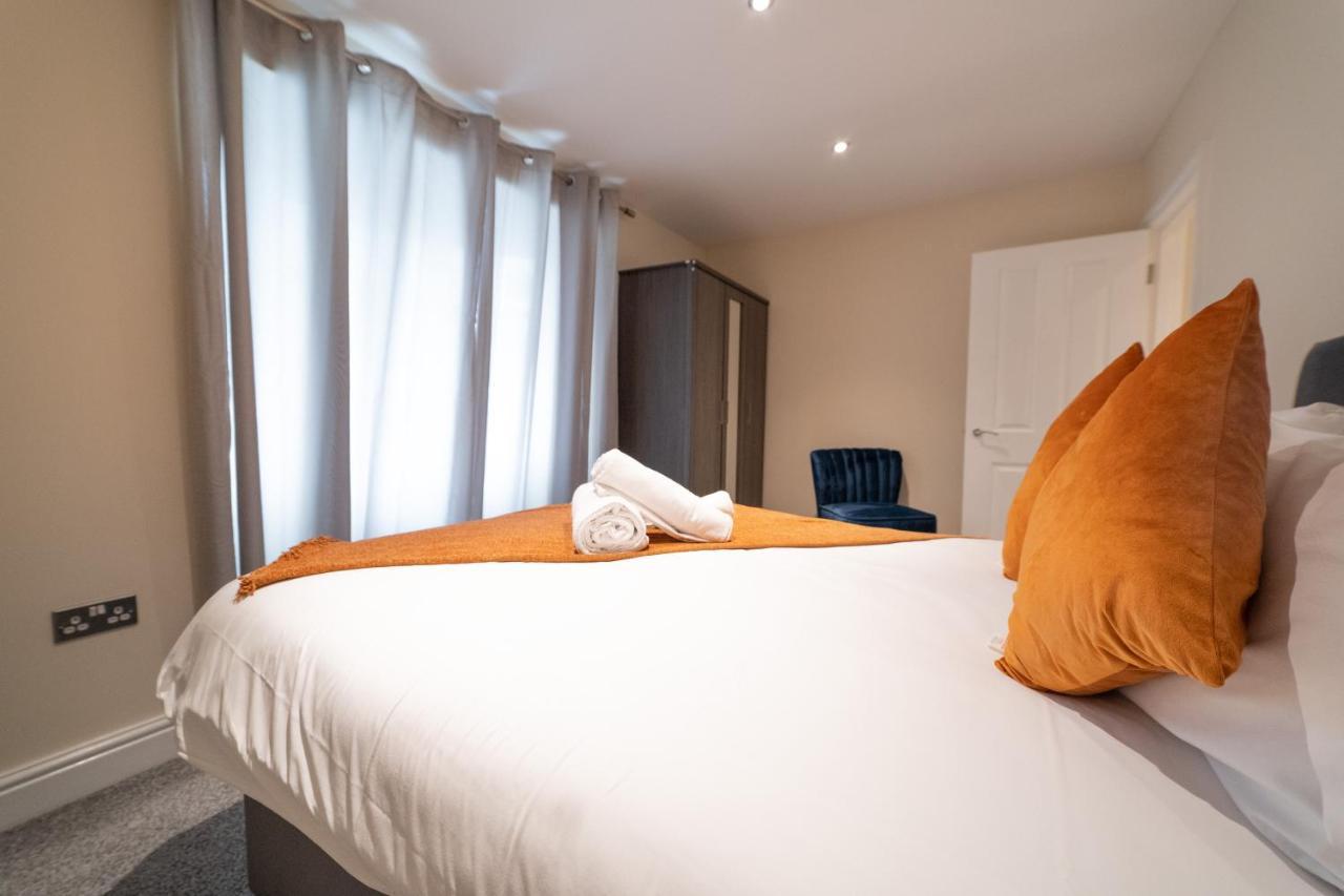 Luxury 3 Bedroom Near Apartment