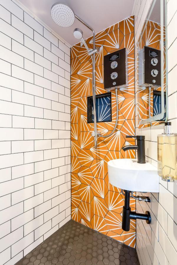Laines - Laines Location * Brighton
