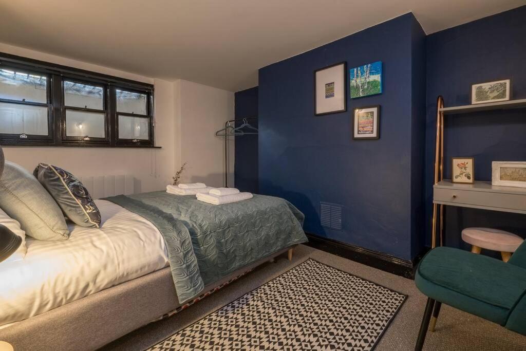 Modern 1-bed Central With Outside Space Holiday home