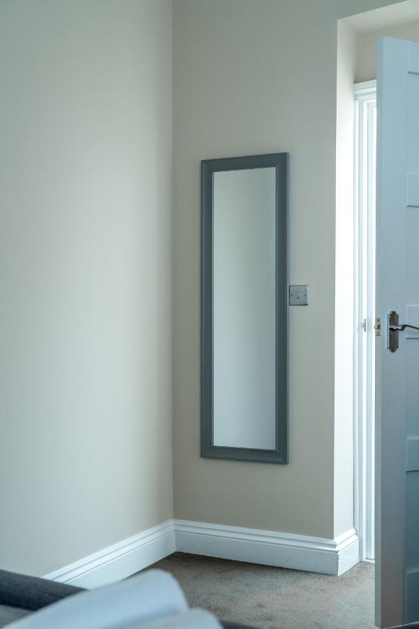 Spacious 2 Bedroom - Sleeps 6 Apartment *