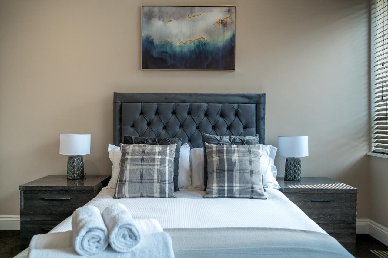 Spacious 2 Bedroom - Sleeps 6 *