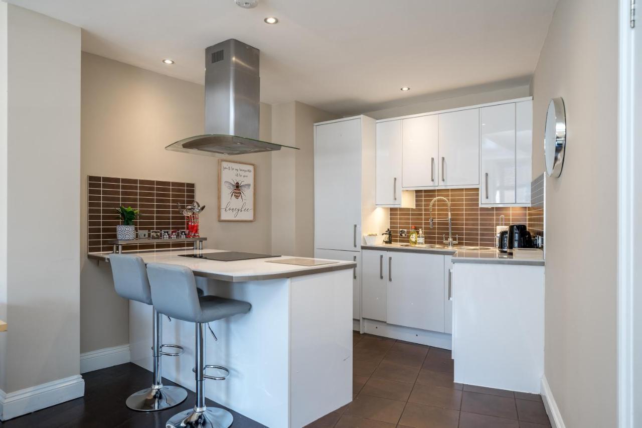 Spacious 2 Bedroom - Sleeps 6 Brighton