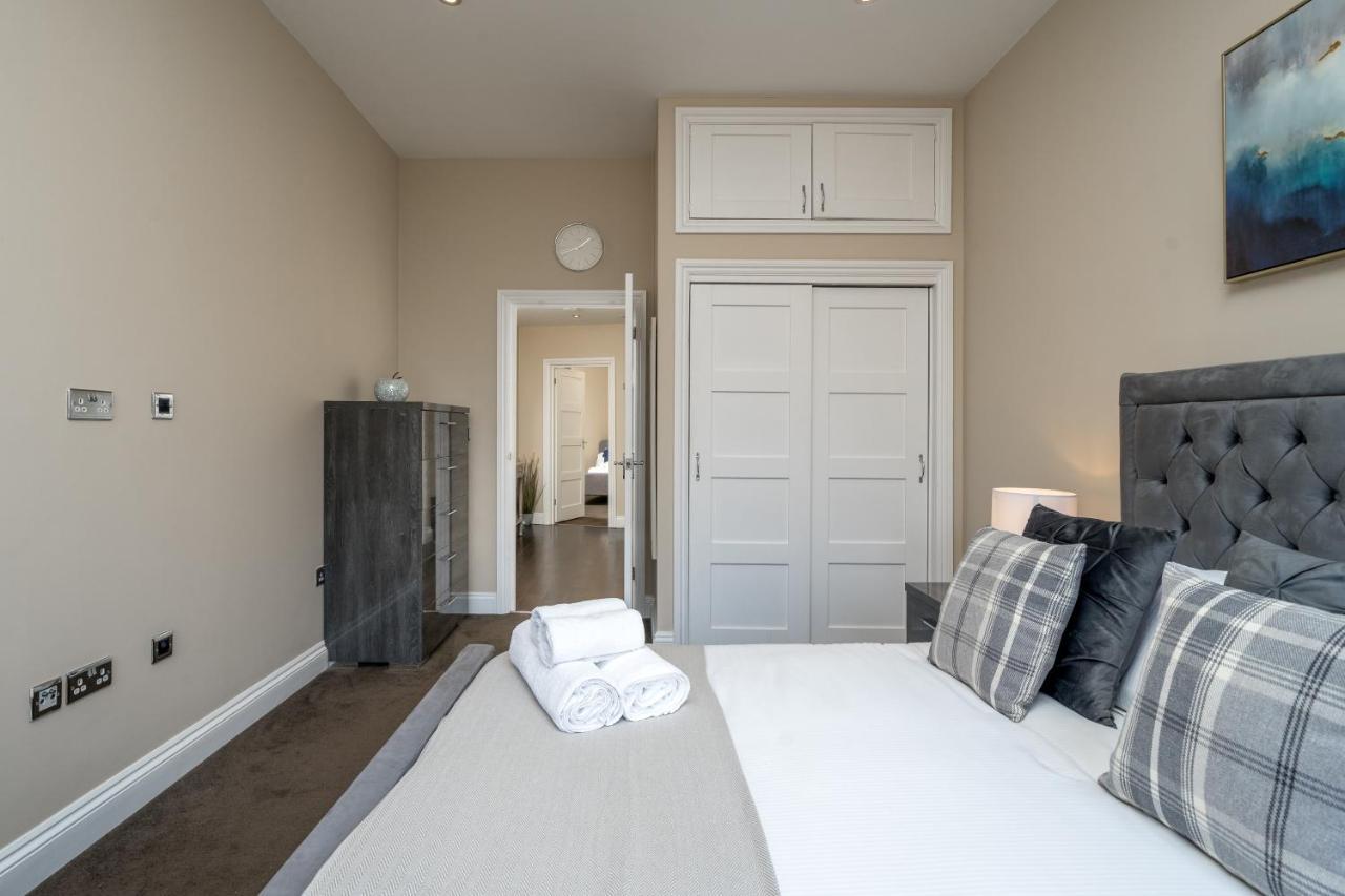 Apartment Spacious 2 Bedroom - Sleeps 6 *