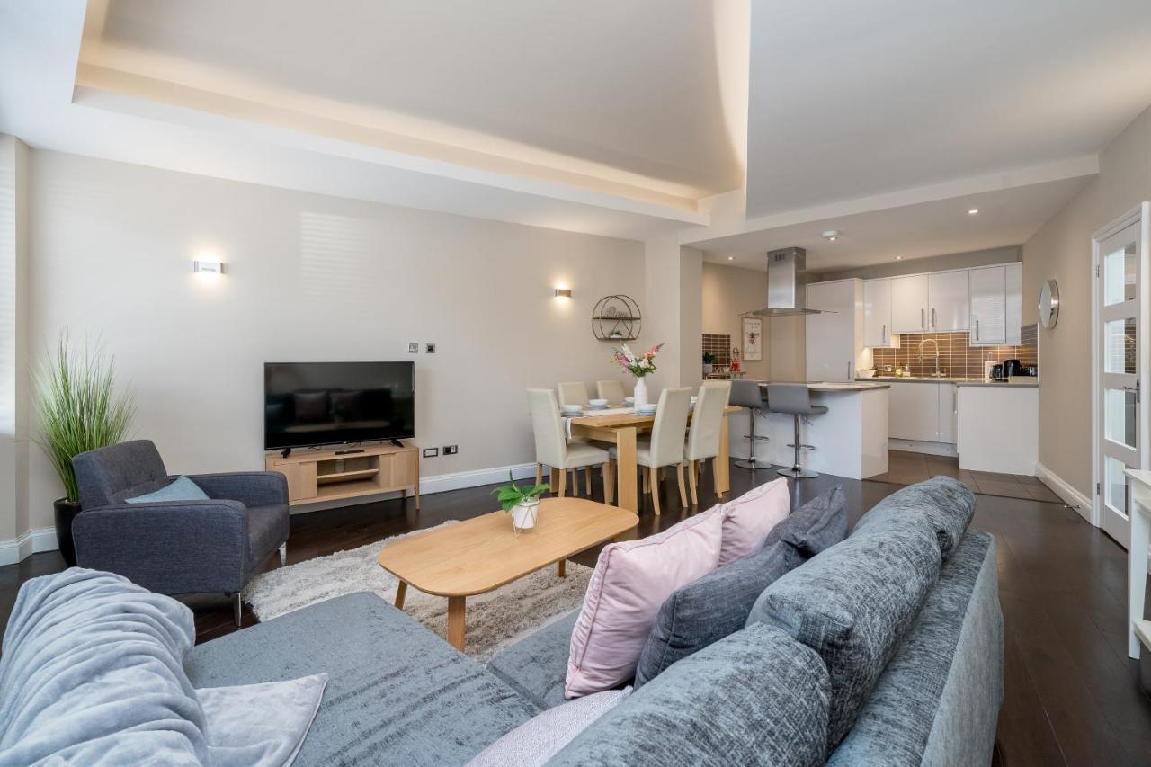 Spacious 2 Bedroom - Sleeps 6 Apartment