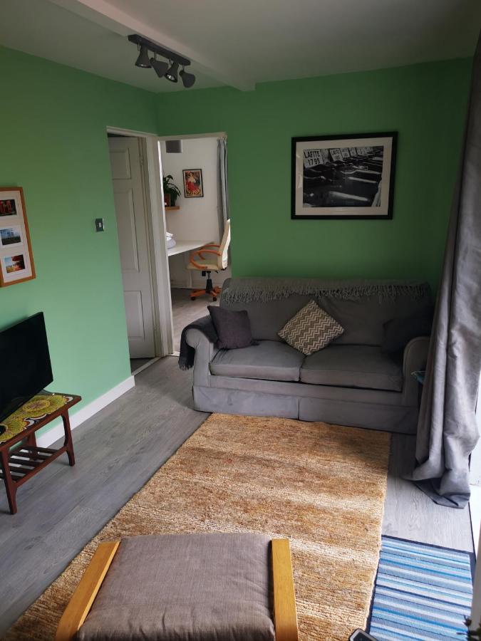 Apartment Bungalow With Parking, Near Preston Park *