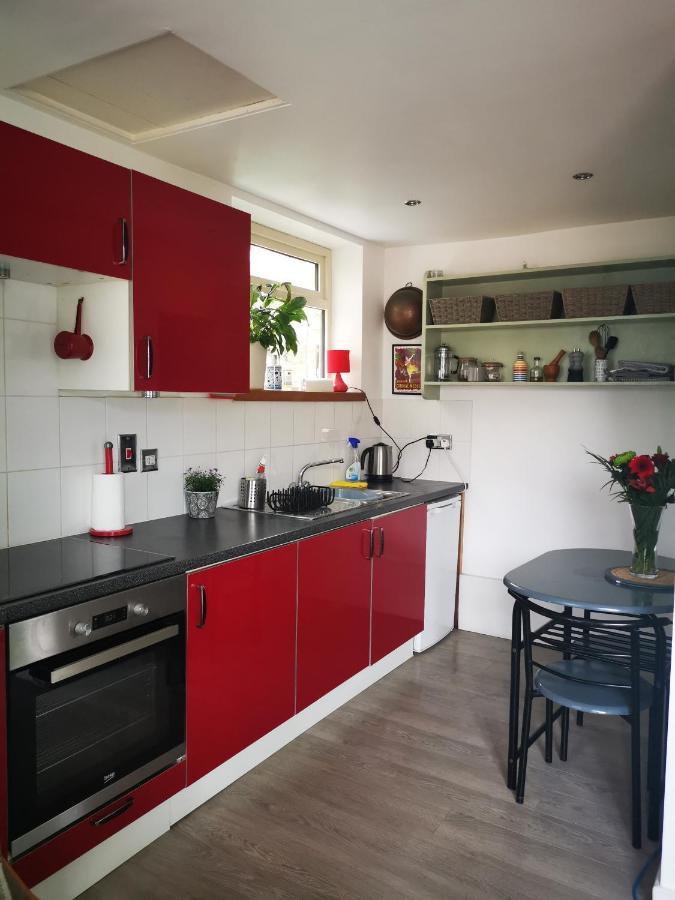 Bungalow With Parking, Near Preston Park Apartment *