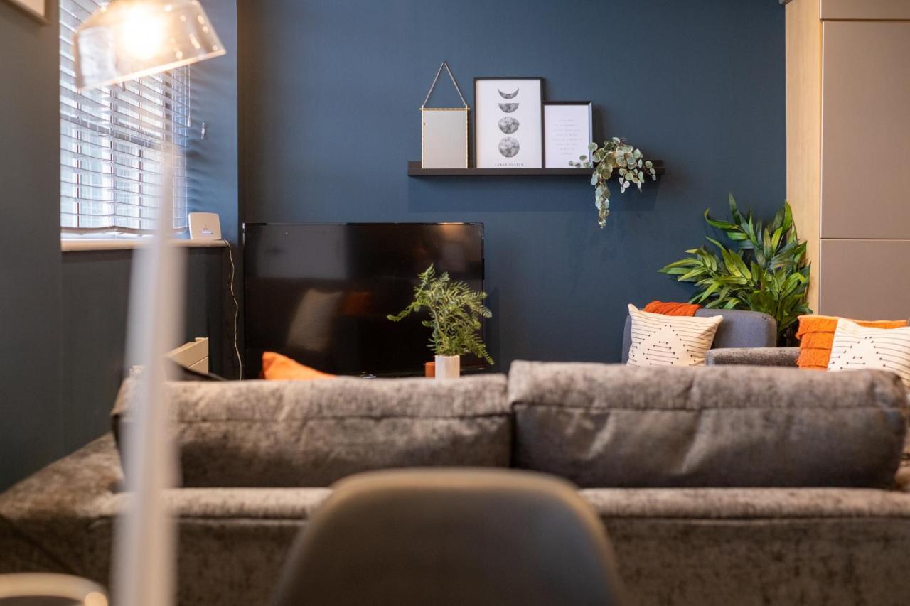 Sleek & Stylish 2-bed In The Heart Of By Sharphaus Short Lets & Serviced Management * Brighton