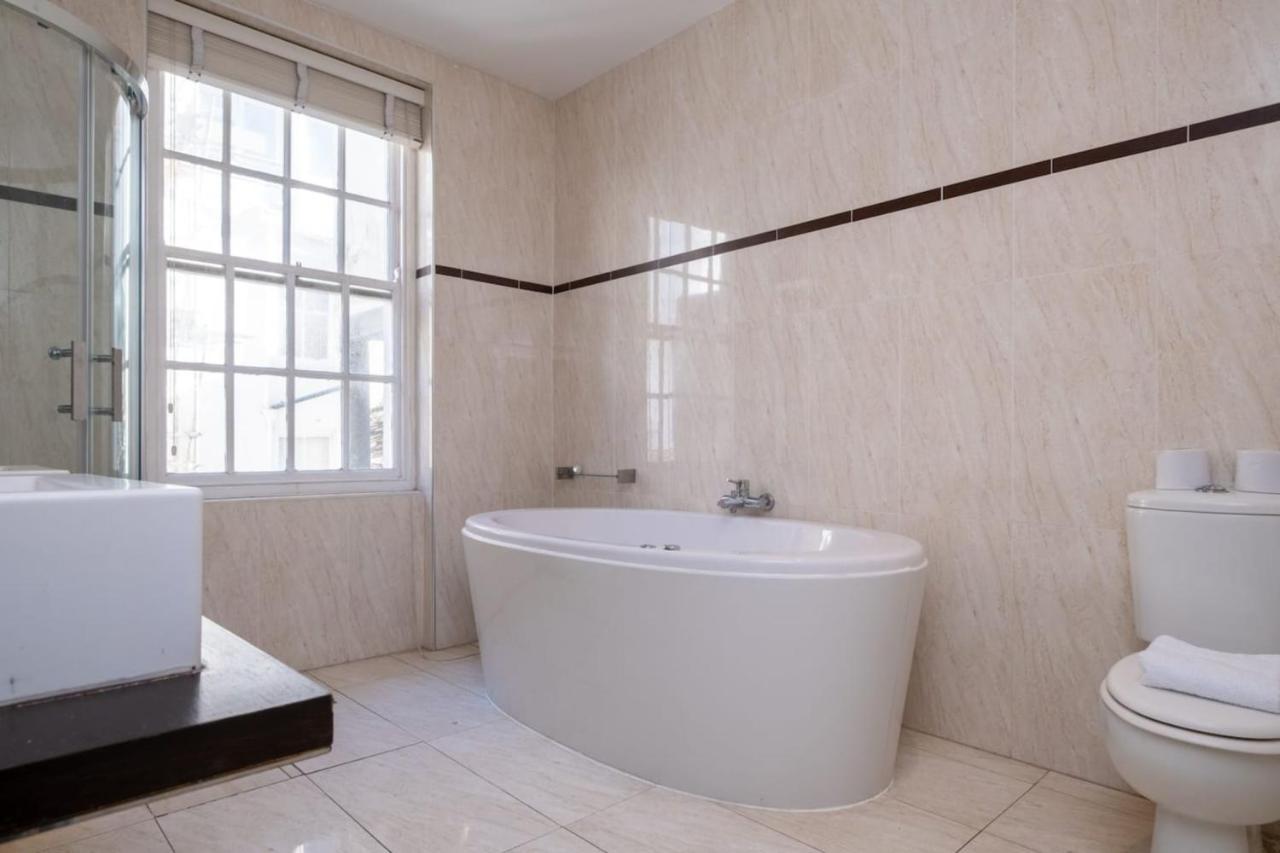 Large Townhouse Close To Pier Brighton