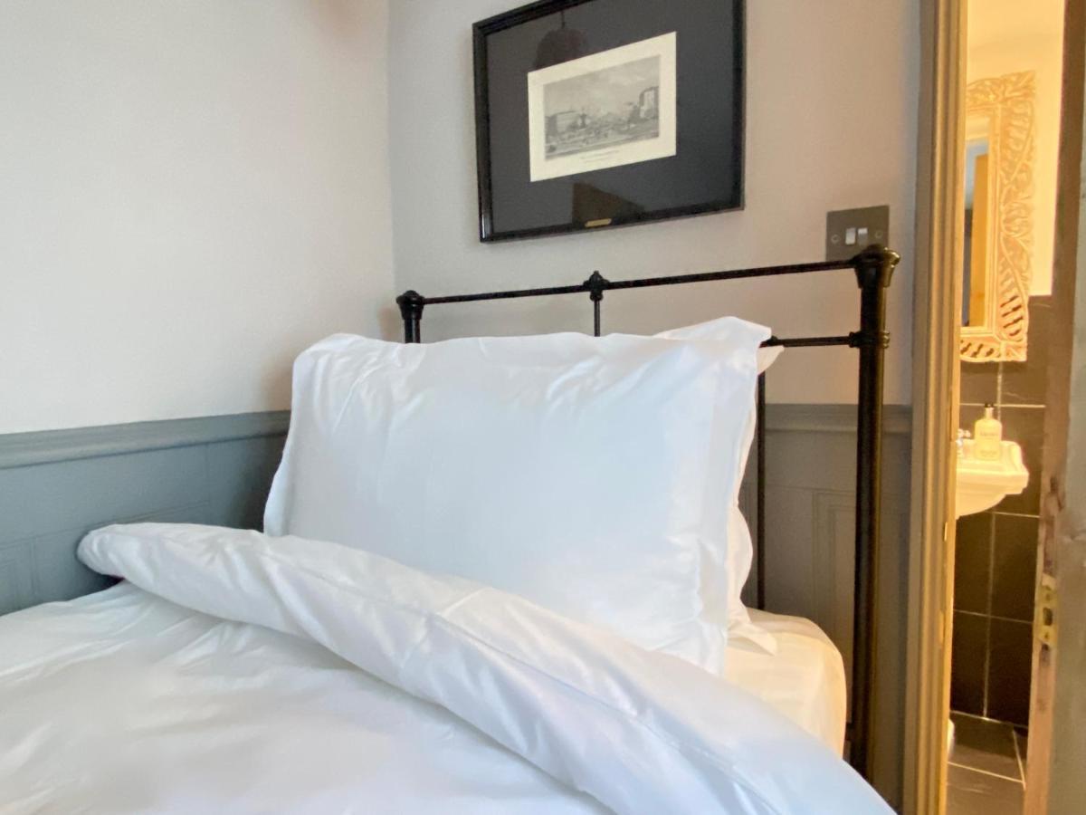 27 Bed & Breakfast 4*