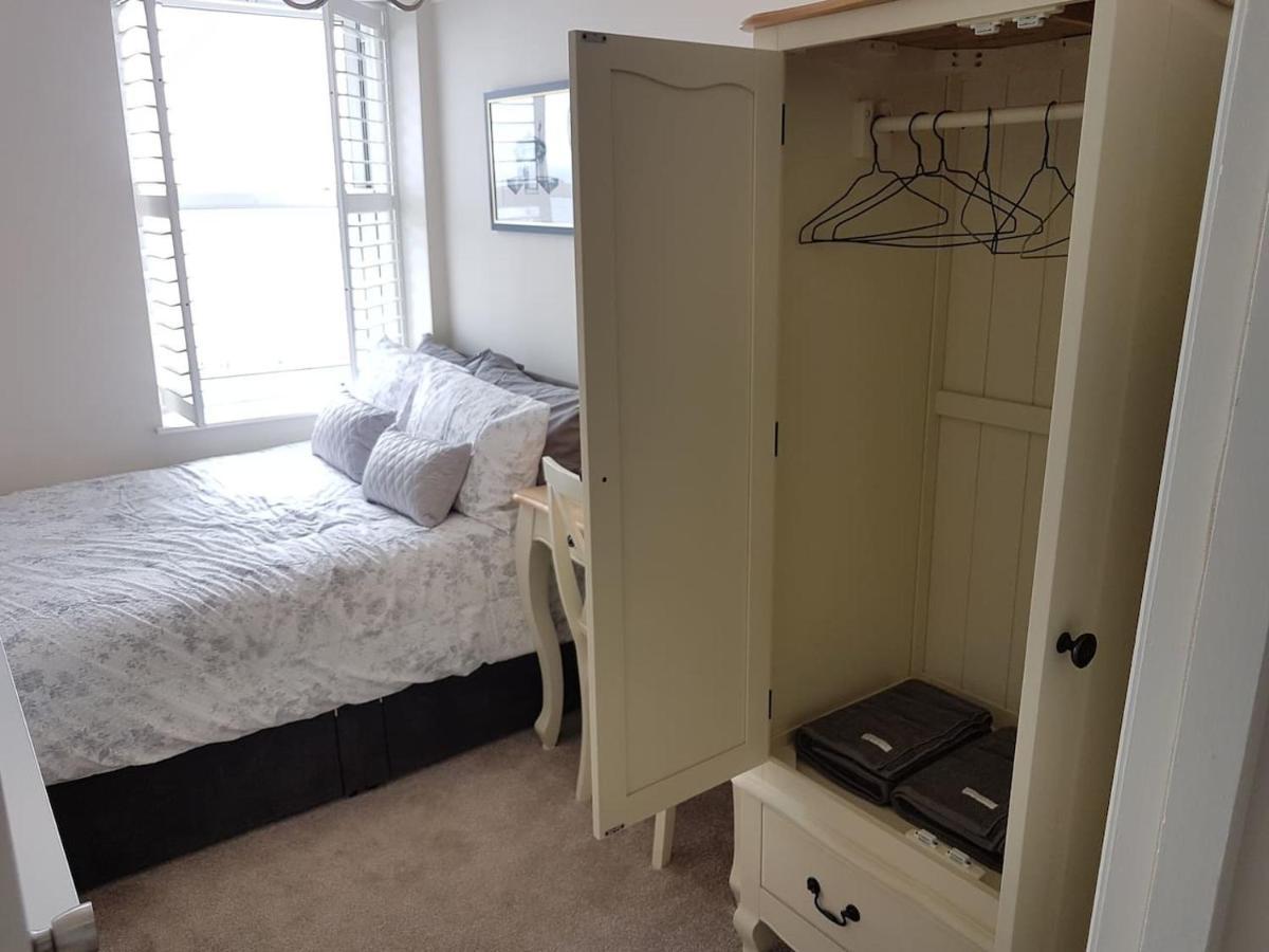 Apartment Direct Sea Views Seafront Location & Free Parking