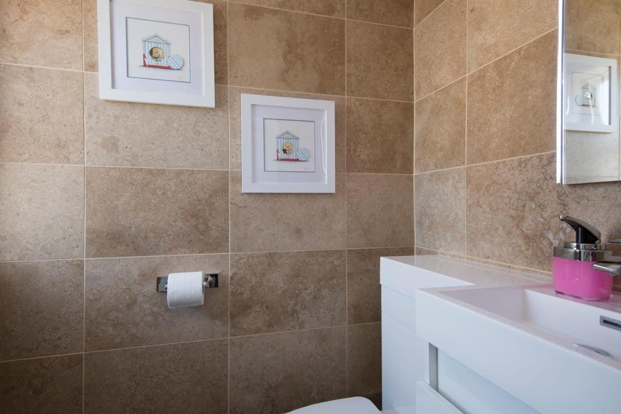 Direct Sea Views Seafront Location & Free Parking