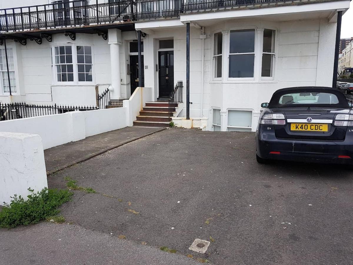 Apartment Direct Sea Views Seafront Location & Free Parking *