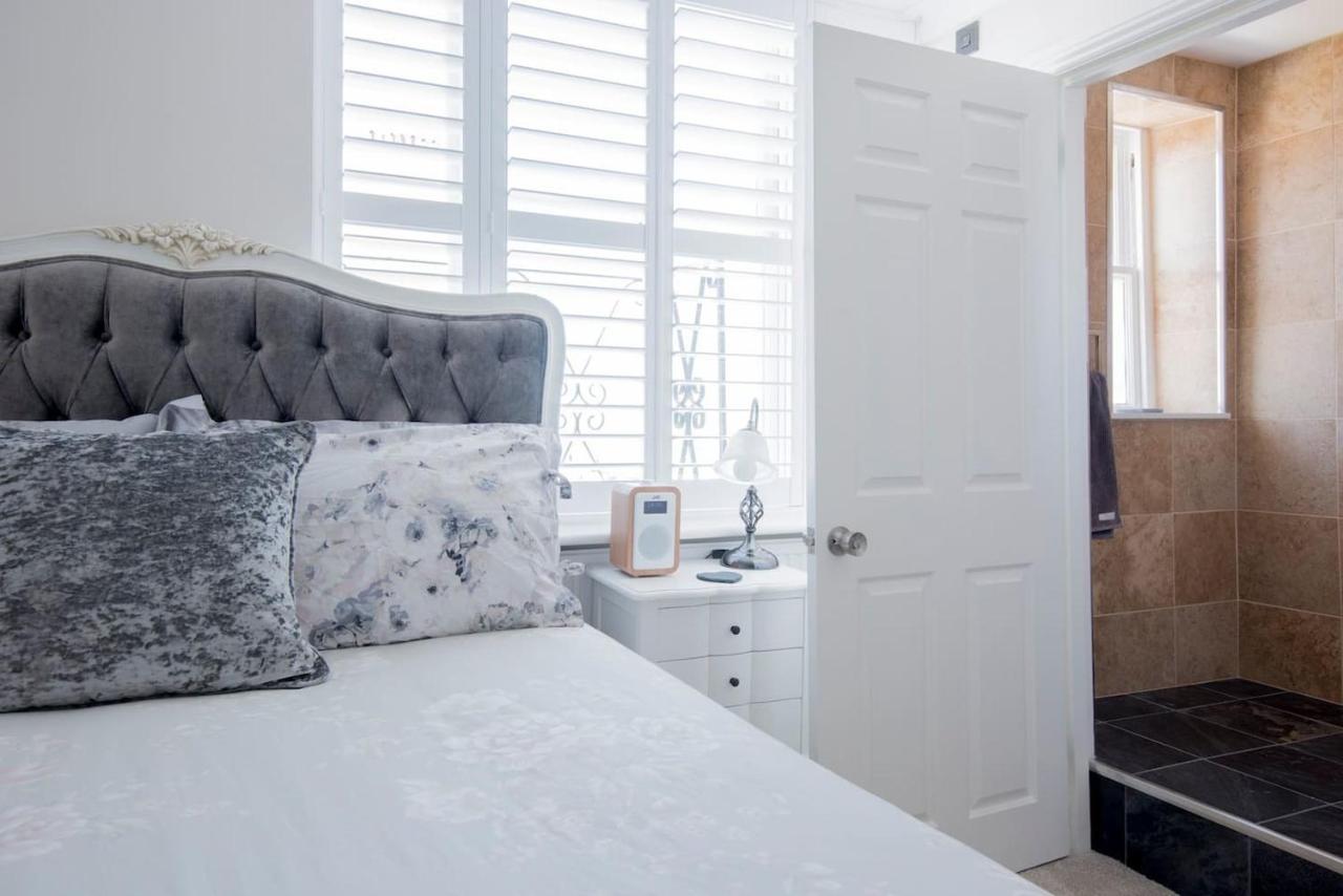 Direct Sea Views Seafront Location & Free Parking Brighton