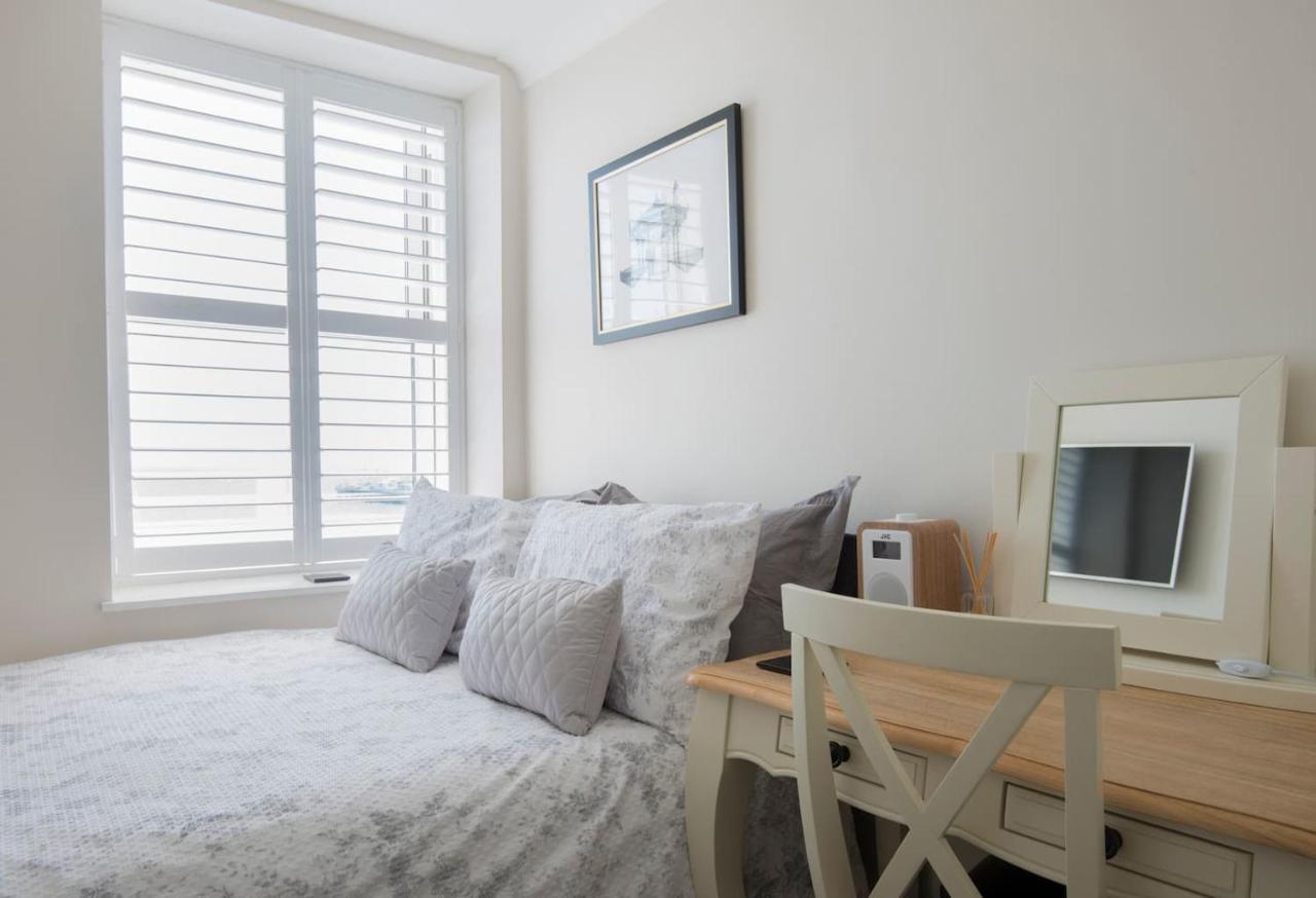 Direct Sea Views Seafront Location & Free Parking Brighton