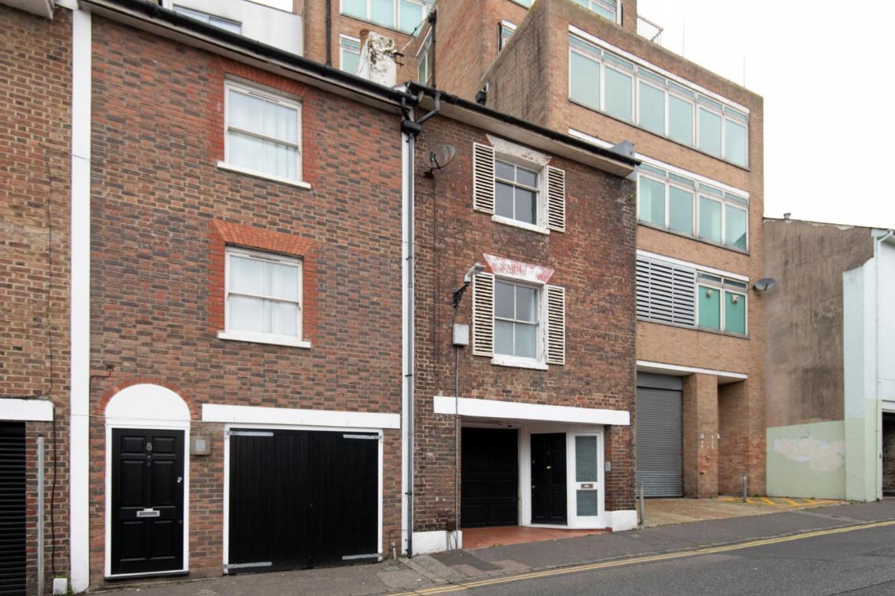 Fantastic 3 Bed House- Sleeps 6- Superfast Wifi And Garage Apartment *