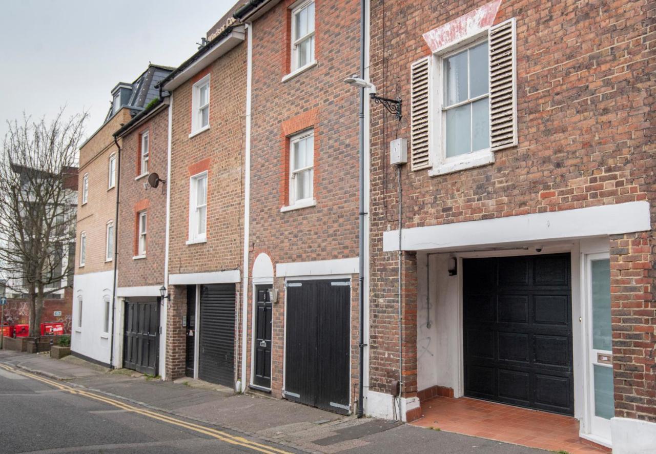 Fantastic 3 Bed House- Sleeps 6- Superfast Wifi And Garage