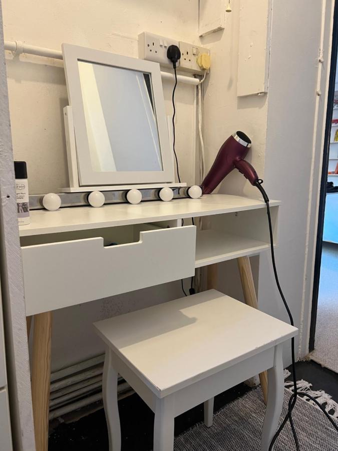 Stylish Basement Studio, With Outdoor Space Apartment *