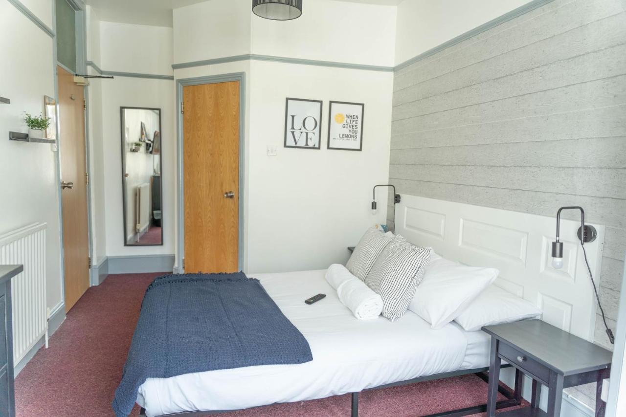 Upper Rock Hotel *