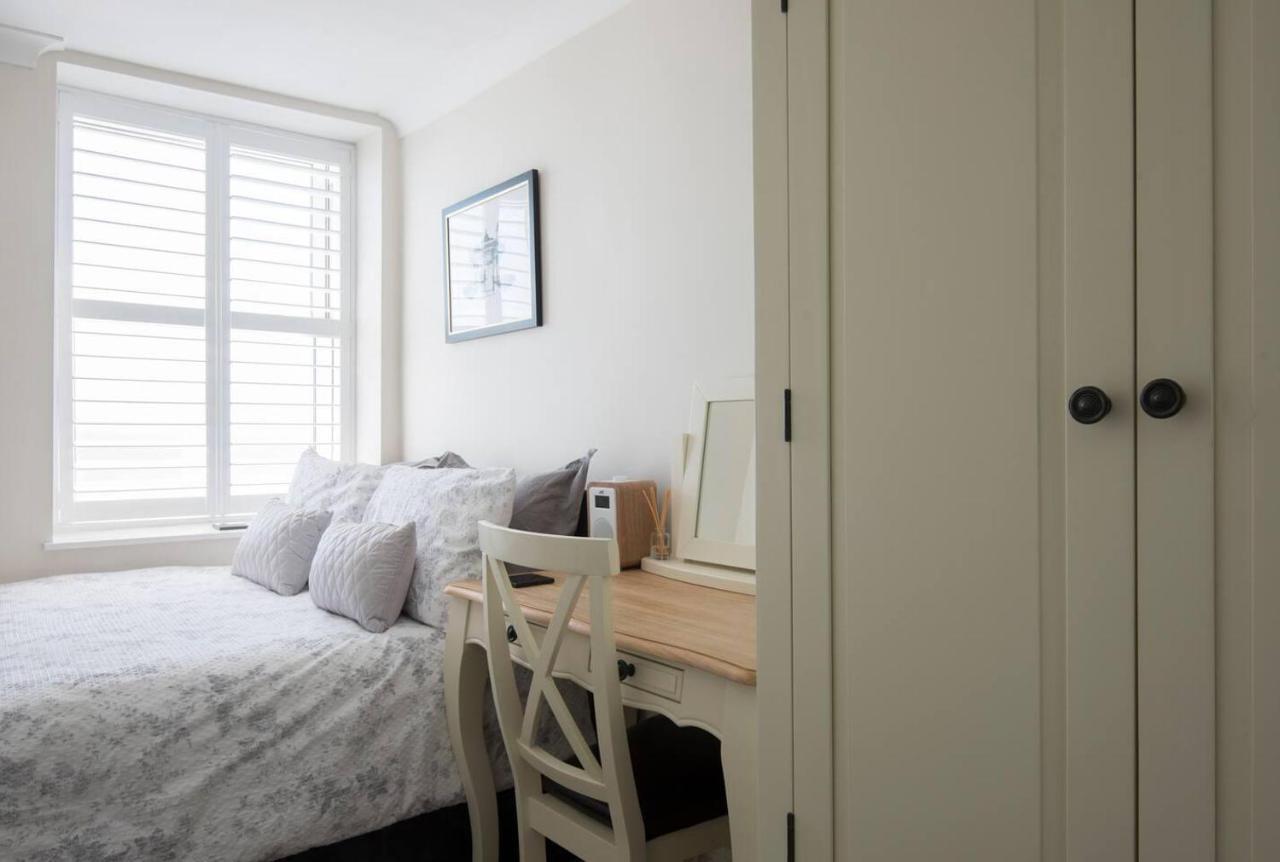 Apartment Direct Sea Views Seafront Location & Free Parking *