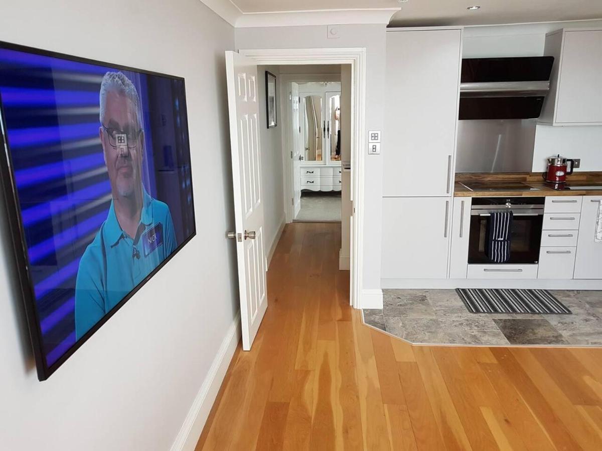Direct Sea Views Seafront Location & Free Parking * Brighton