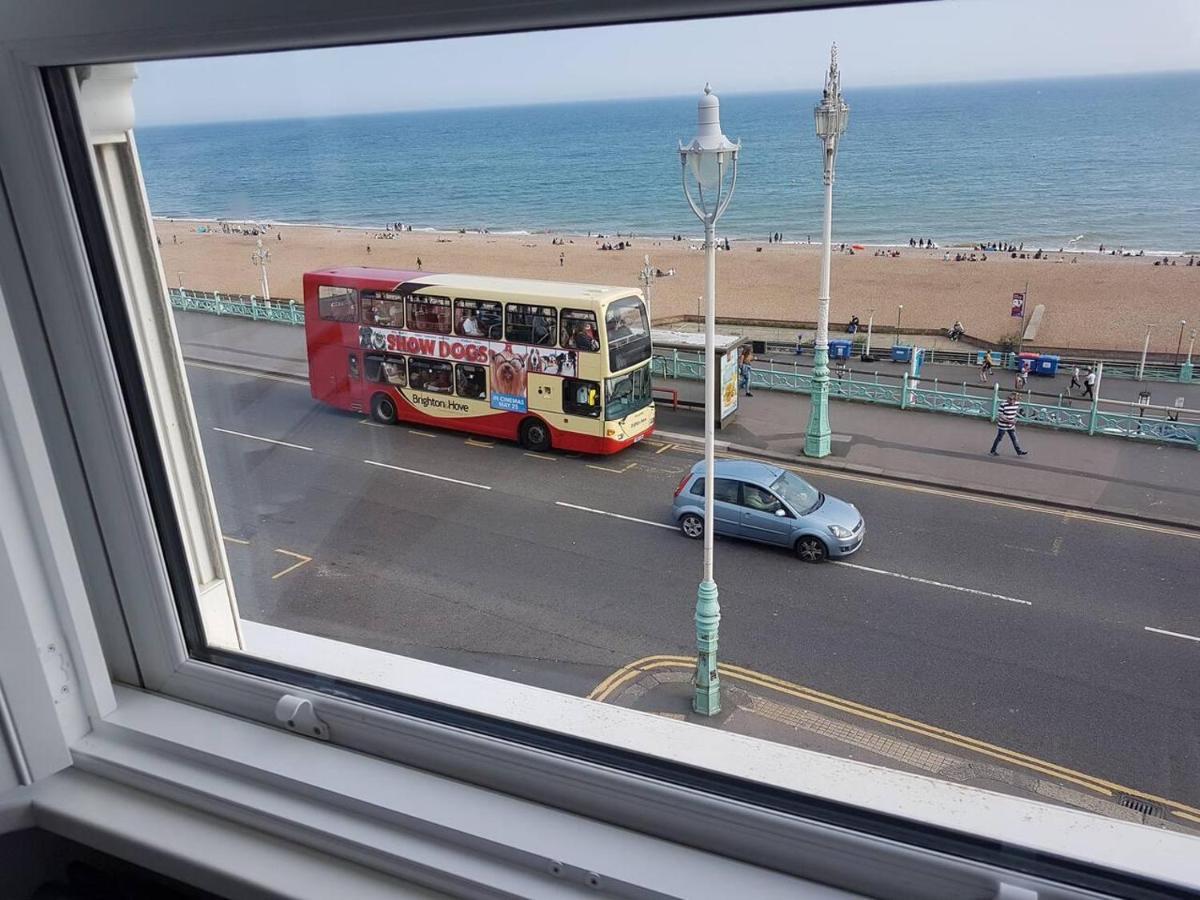 Direct Sea Views Seafront Location & Free Parking Apartment *