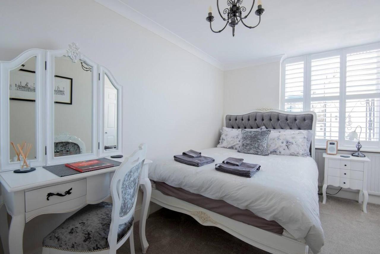 Apartment Direct Sea Views Seafront Location & Free Parking *