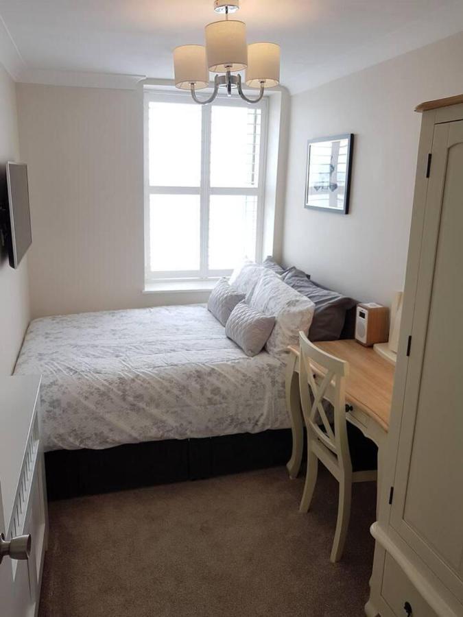 Direct Sea Views Seafront Location & Free Parking
