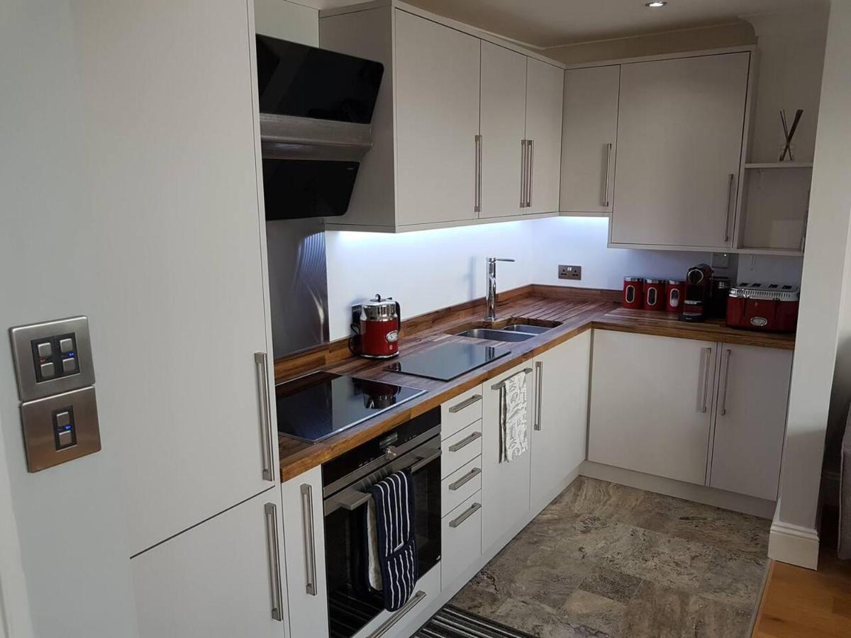 Apartment Direct Sea Views Seafront Location & Free Parking *
